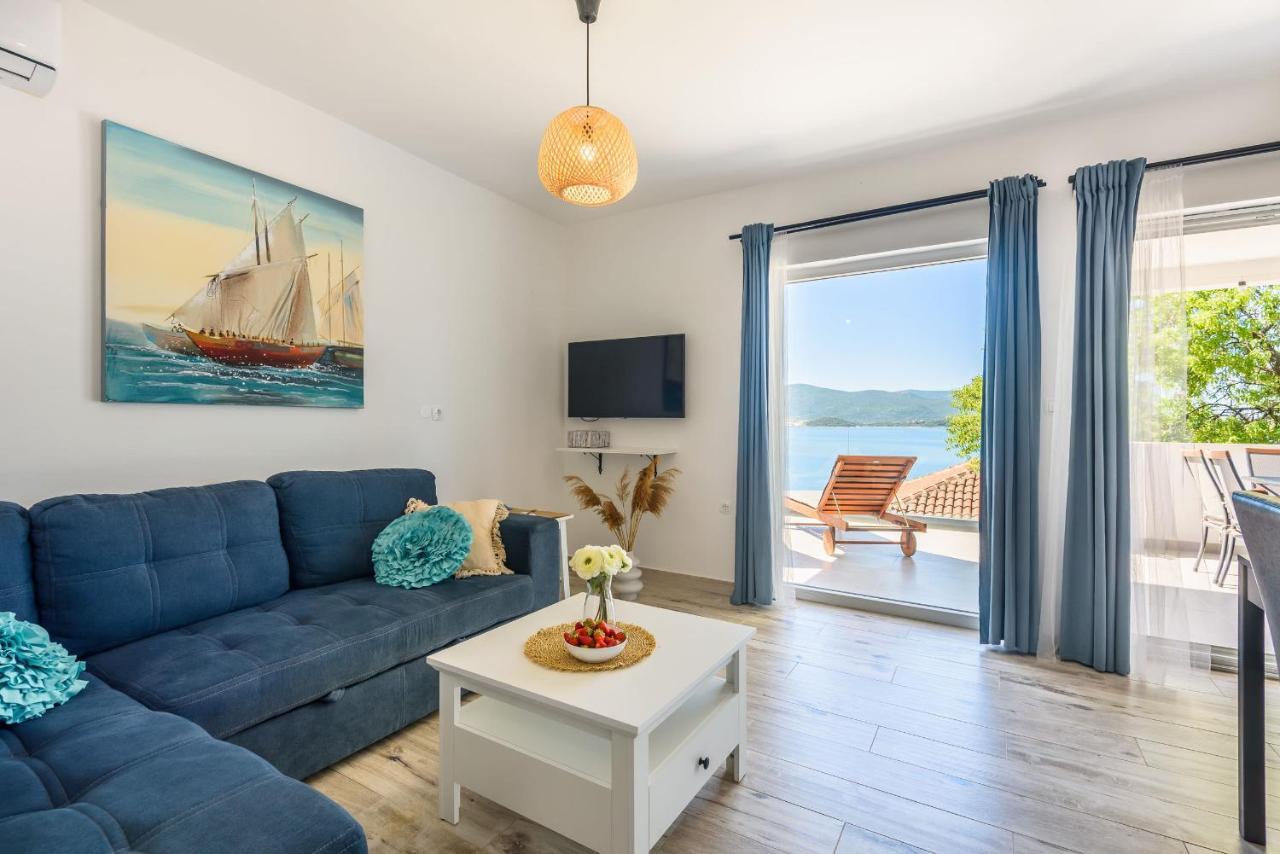 Apartments Morska Vila 3 Komarna Bagian luar foto