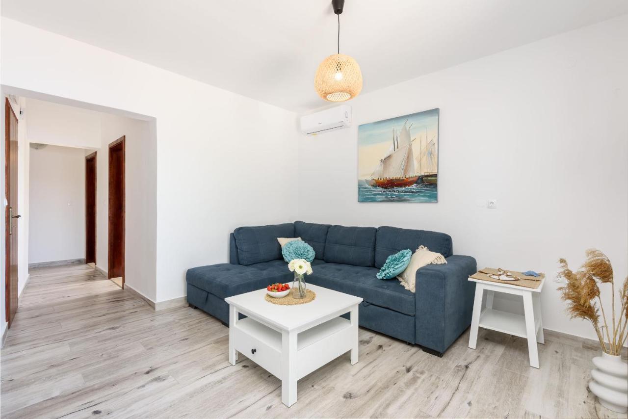 Apartments Morska Vila 3 Komarna Bagian luar foto
