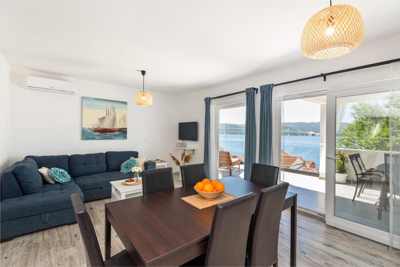 Apartments Morska Vila 3 Komarna Bagian luar foto