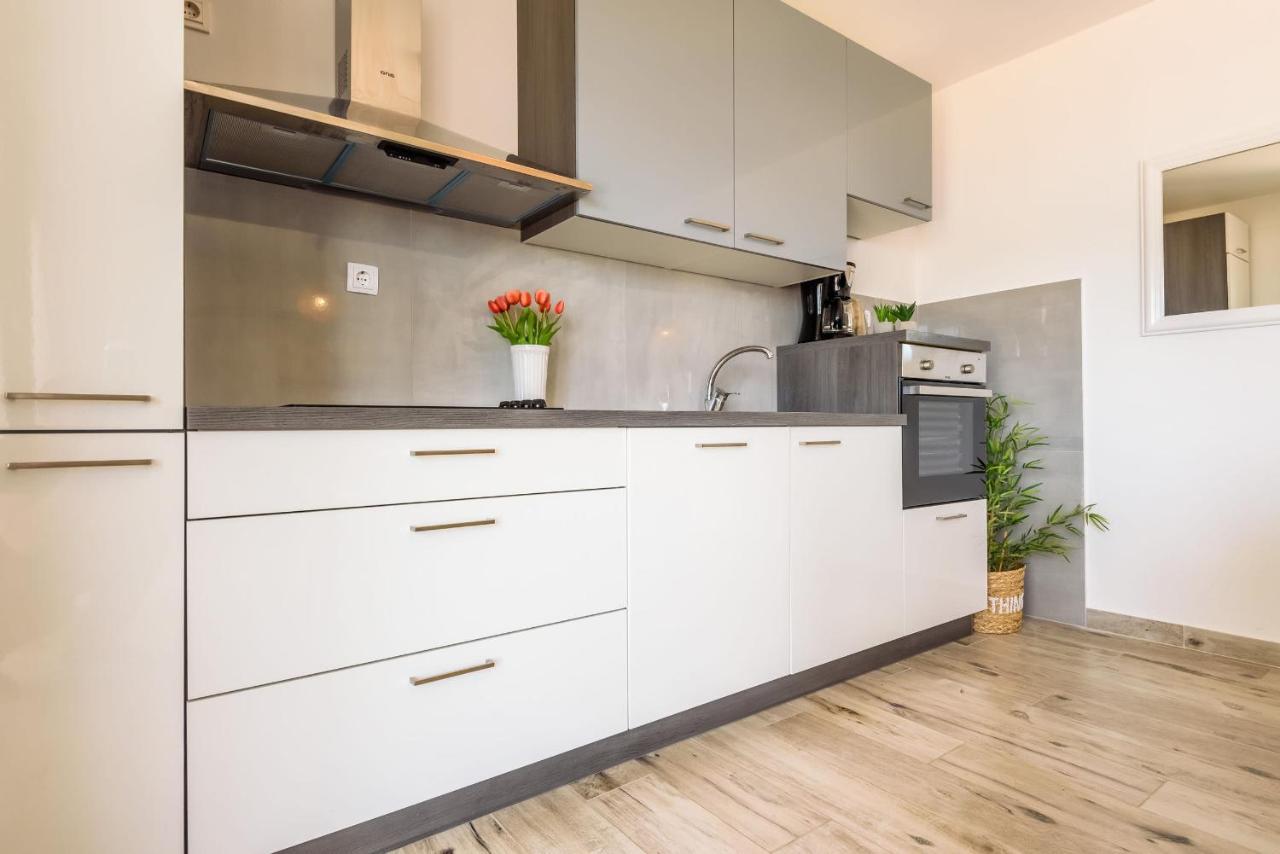 Apartments Morska Vila 3 Komarna Bagian luar foto